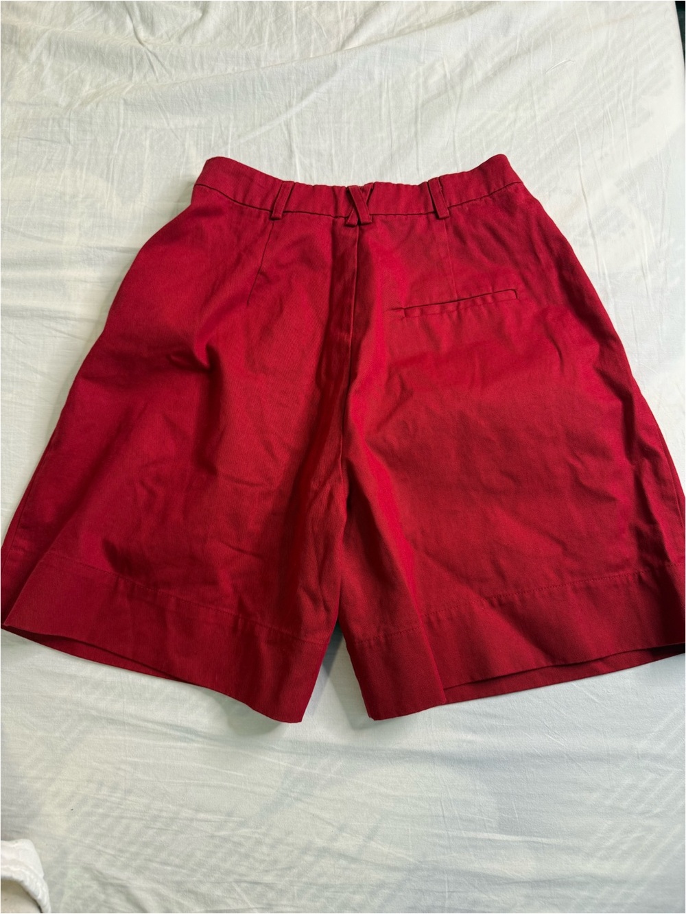 Red High-Waist Pleated Linen Blend Shorts - Picture 4 of 5